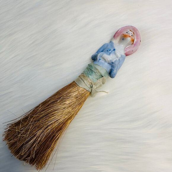 Vintage 1920’s Clothing/Boudoir Brush with Porcelain Half Doll - Picture 1 of 8